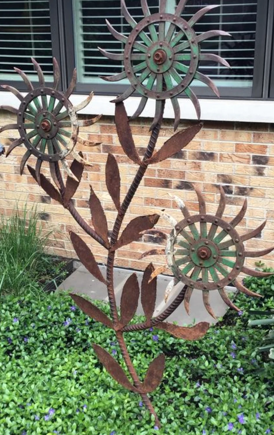 Metal flower sculpture with wheel-like blooms